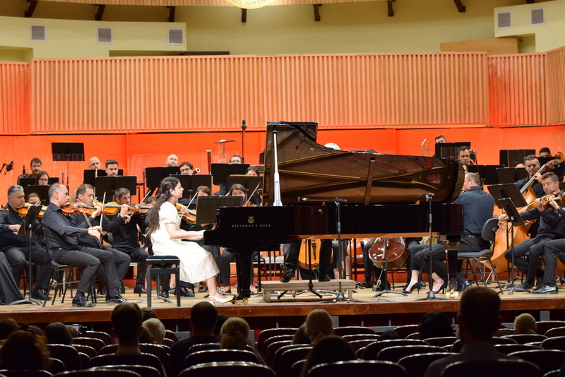 Premii în valoare de 10.000 de euro, oferite celor mai talentați tineri pianiști